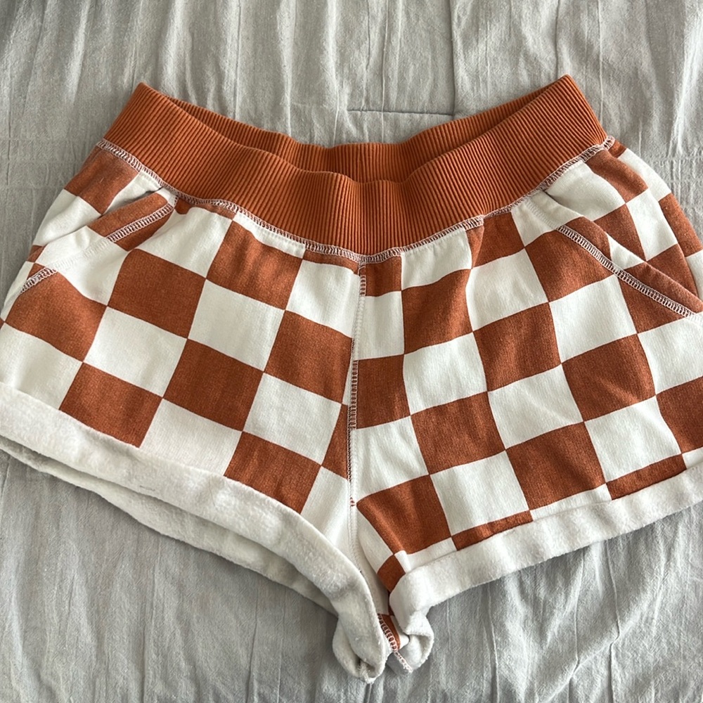 Checkered URBAN outfitters shorts!